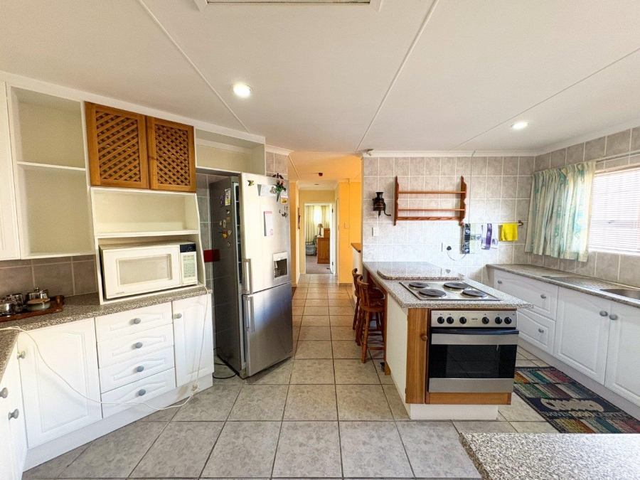 3 Bedroom Property for Sale in Stilbaai Western Cape
